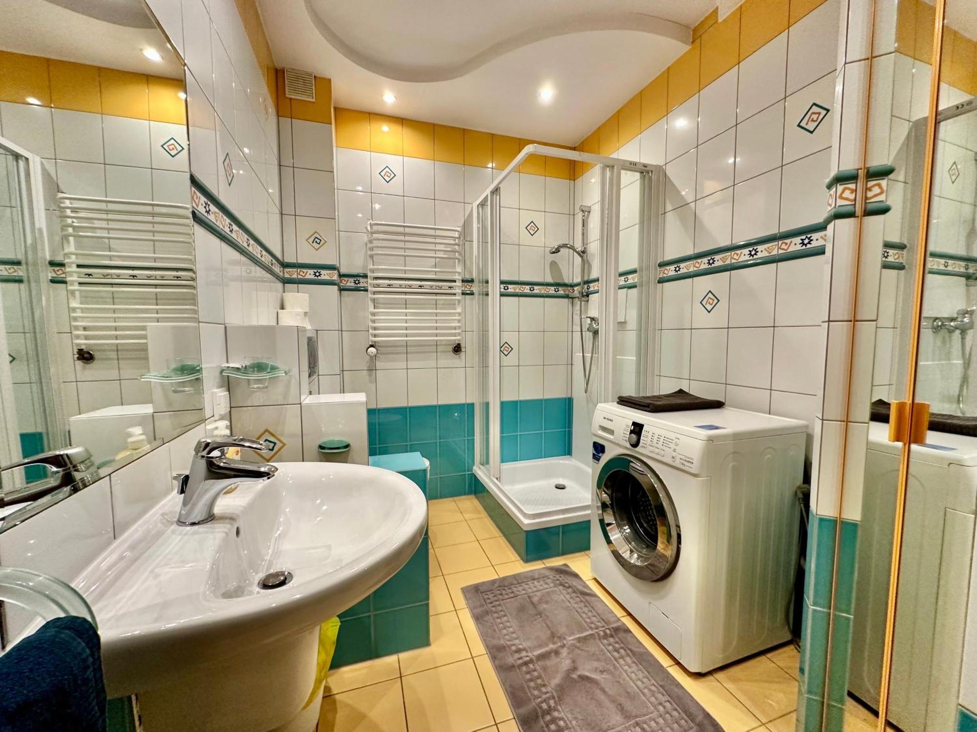 Champion'S Apartment Balkon Garaz Klima Щирк Екстер'єр фото